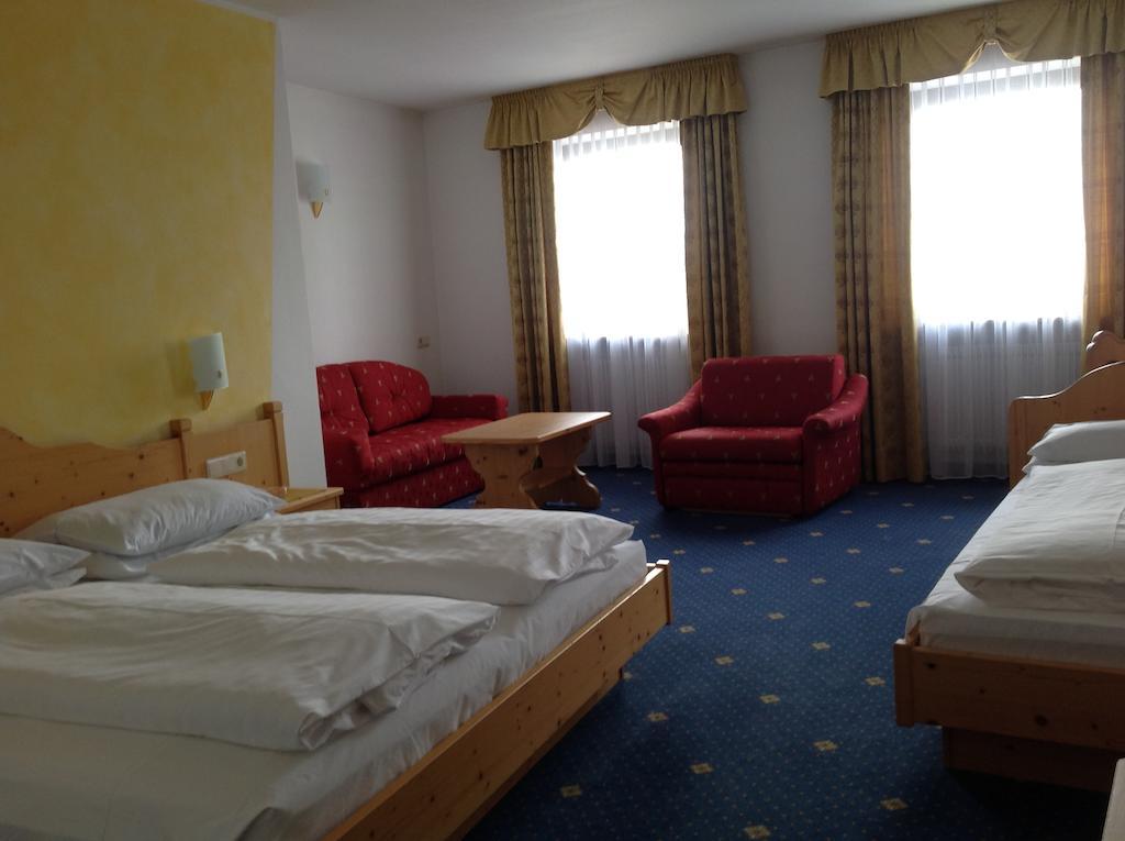 Hotel Urthaler Toblach Zimmer foto